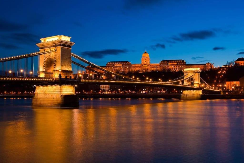 Luxury Apartment In The City Center With Parking Budapesta Exterior foto